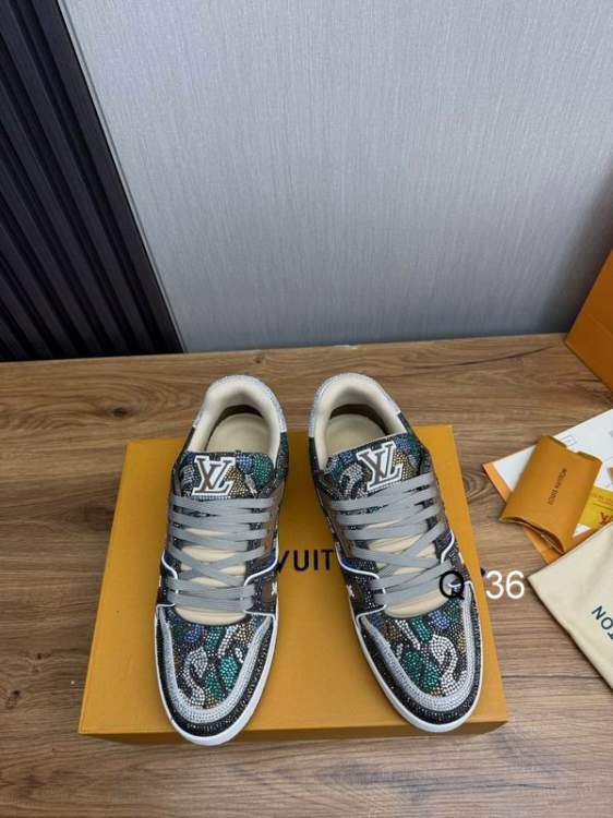 Picture of Louis Vuitton Shoes _SKULVsz35-45AH081512812